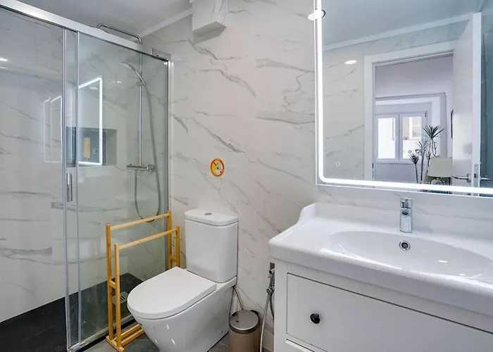 Compact Chiado Spacious And Exceptional In